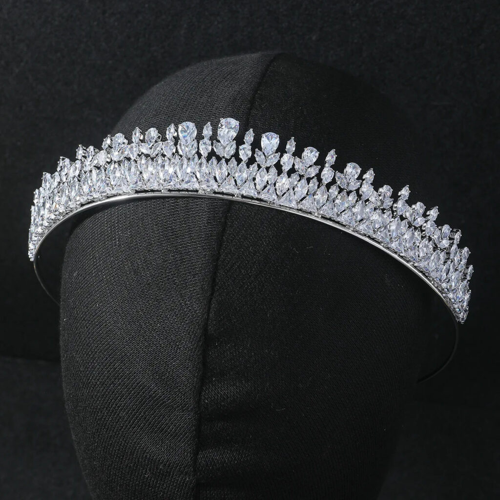 Tiara de Cristais Constelação de Gotas