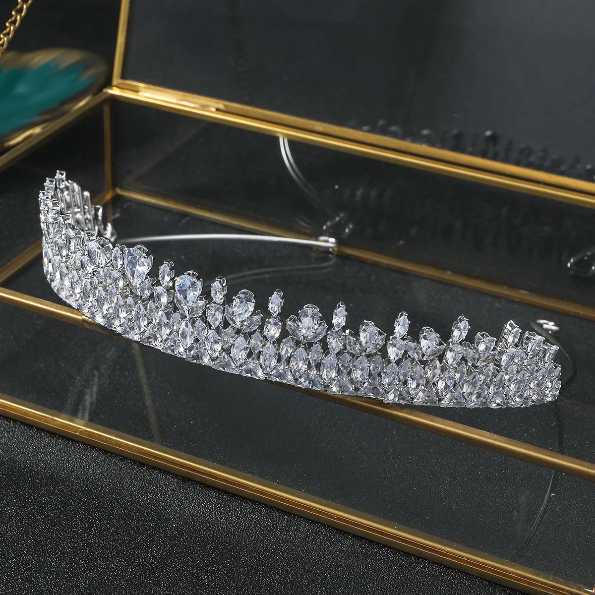 Tiara de Cristais Constelação de Gotas - Image 5